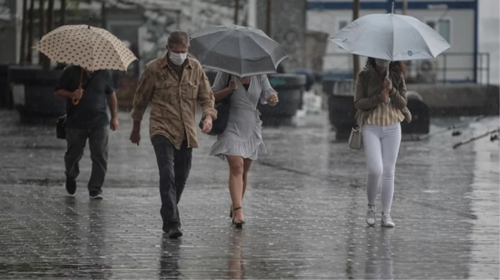AKOM saat verdi! Sıcakların ardından İstanbul’a gök gürültülü sağanak yağış geliyor