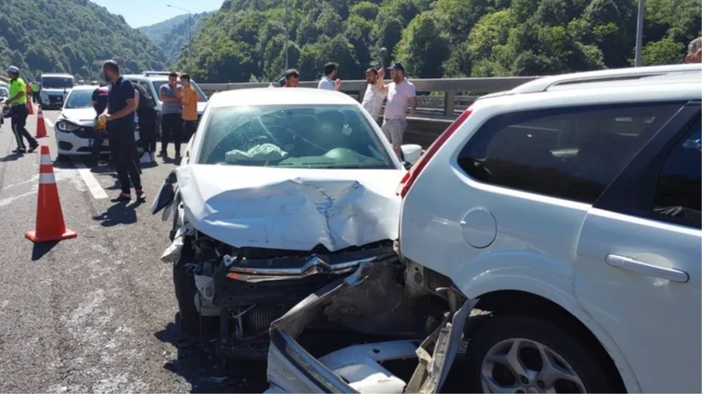 Bolu’da zincirleme kaza! 18 araç birbirine girdi, ortalık savaş alanına döndü