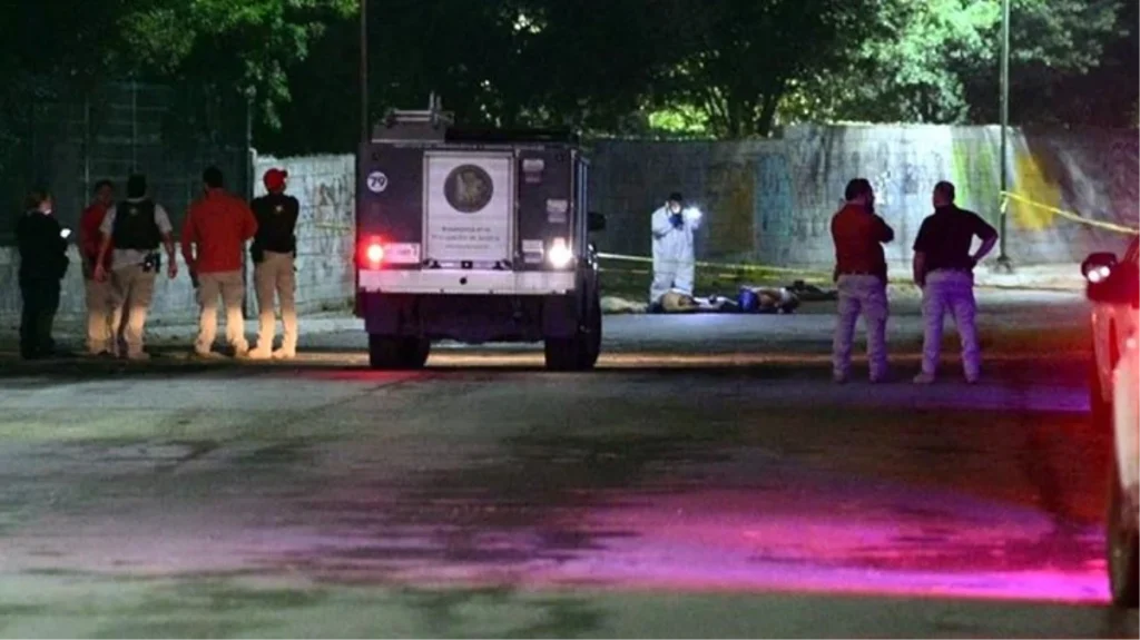 Meksika’da bir caddede 2’si kadın 6 kişinin cesedi bulundu