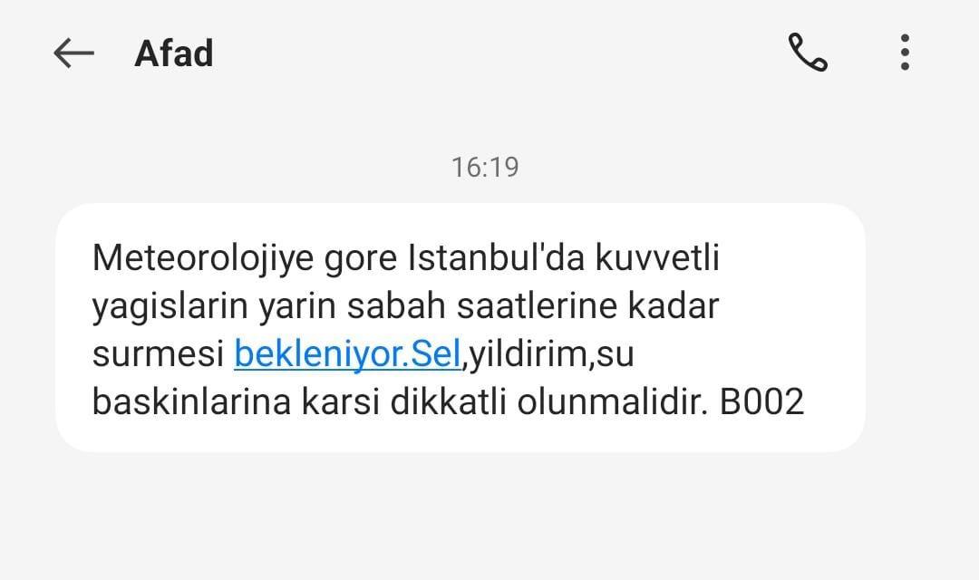 İstanbul'da alarm! Dehşet sel görüntüleri! AFAD sms attı! Vali Gül'den 'Boşaltın' çağrısı