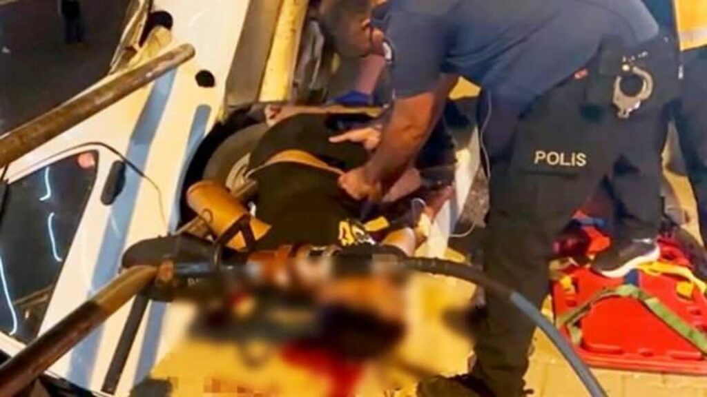 Aydın’da feci kaza: Vücuduna saplanan demir boruyla hastaneye kaldırıldı!