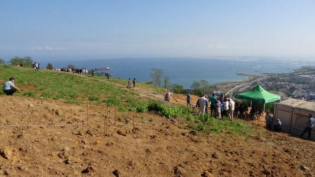 Manzaralı mezar yeri için tartıştılar: Bir kişi hastaneye kaldırıldı!