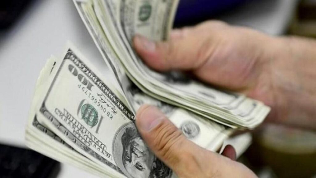 Dolar 27 liranın üzerinde; avro 29 lira sınırında