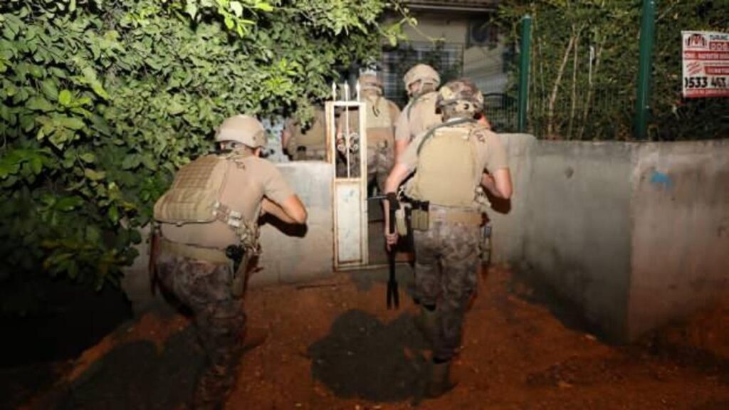 Mersin’de PKK/KCK sempatizanlarına nefes kesen operasyon: 12 zanlı yakalandı