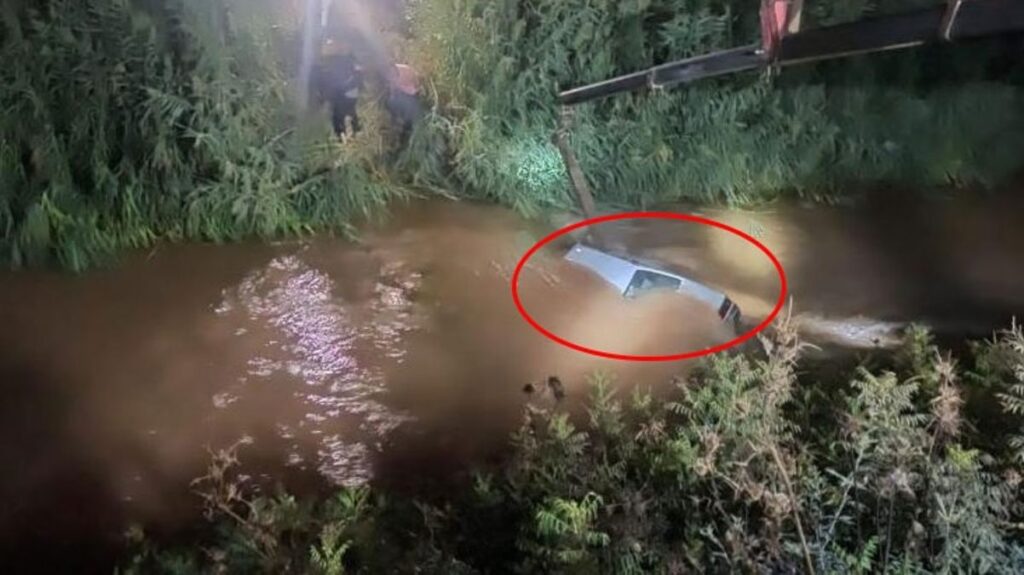 Şanlıurfa’da otomobil sulama kanalına devrildi! Anne ve 2 çocuğu araç içinde sıkışarak hayatını kaybetti