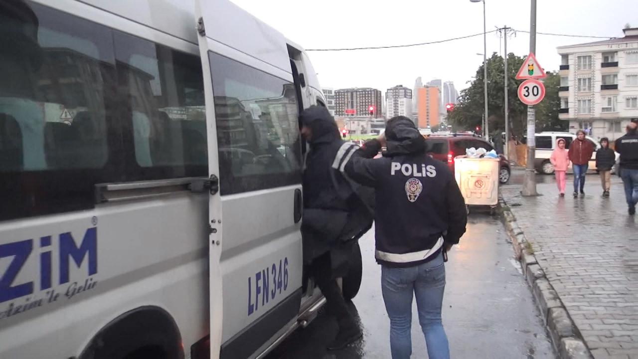 Esenyurt'ta 63 kaçak göçmen yakalandı