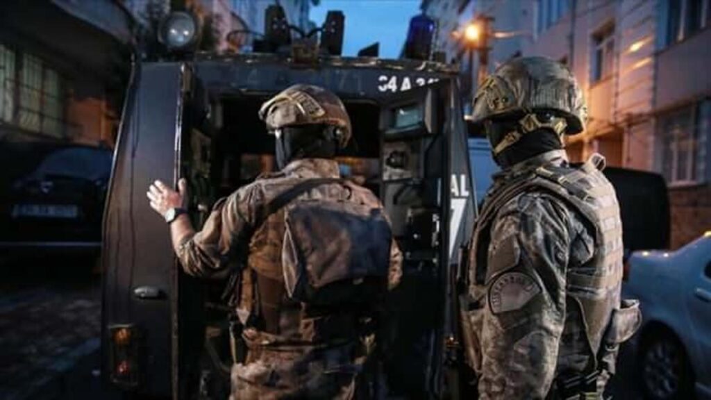 Adana’da 37 milyon makaron ele geçirildi