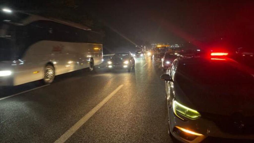 Anadolu Otoyolu’ndaki zincirleme kaza: 10 km araç kuyruğu oluştu