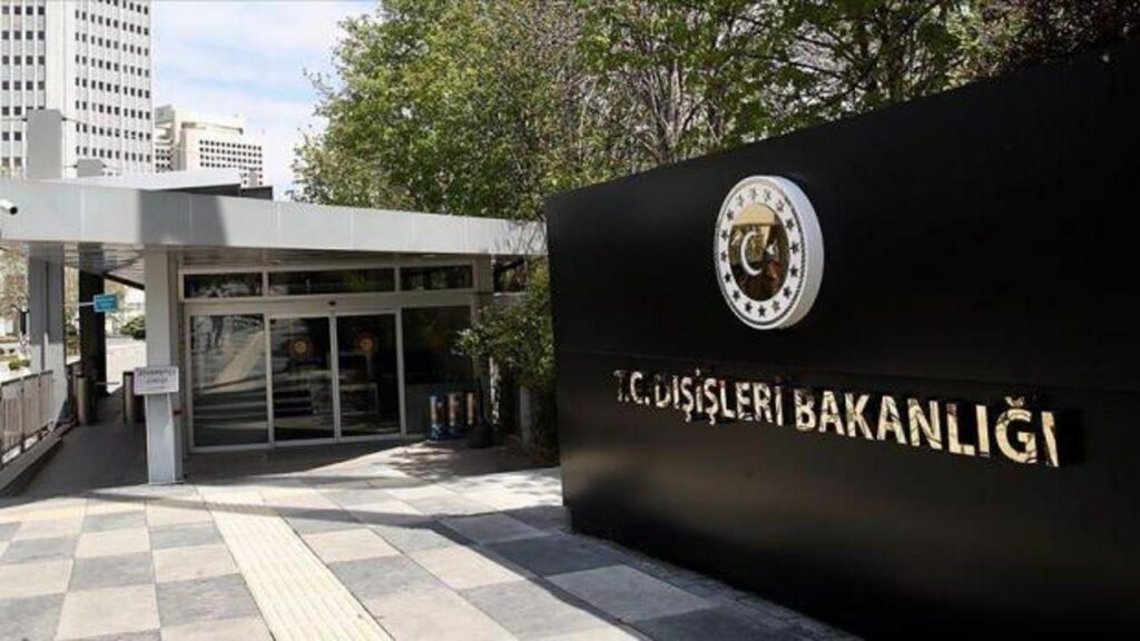 Dışişleri duyurdu! Emekli büyükelçi Ethem Kutlu Özgüvenç yaşamını yitirdi