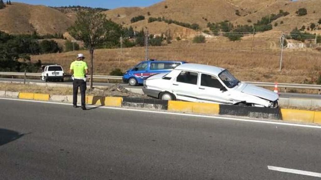 Ehliyetsiz sürücü trafikte terör estirdi: 2 doktor yaralı