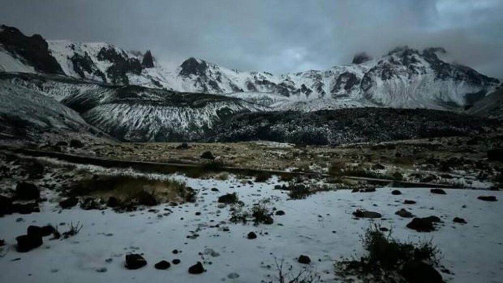 Erciyes Dağı’na mevsimin ilk karı düştü