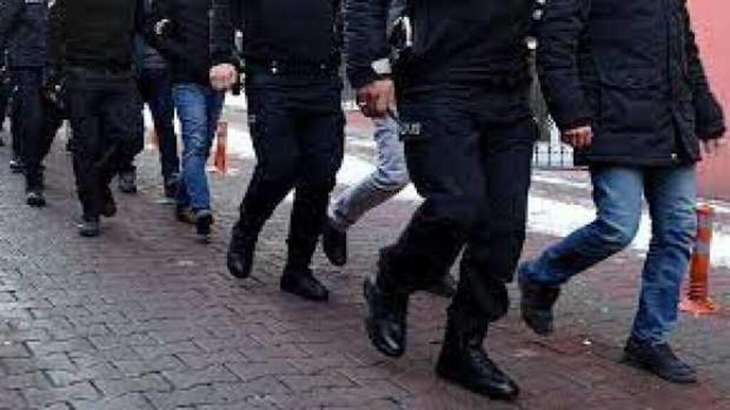 FETÖ’nün gaybubet evlerine operasyon: 21 firari şüpheli yakalandı