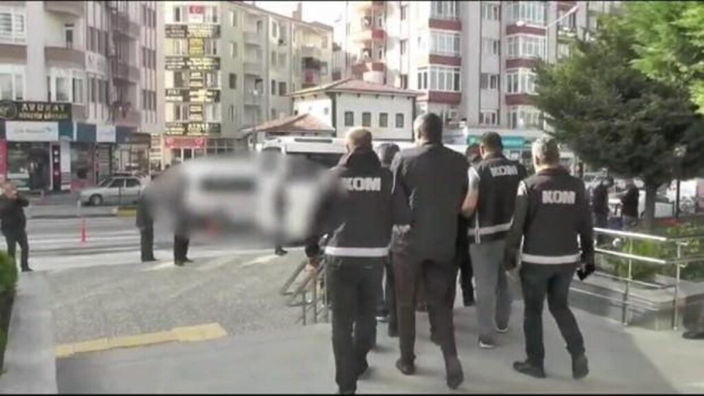 FETÖ’ye “Kıskaç” operasyonunda 10 tutuklama