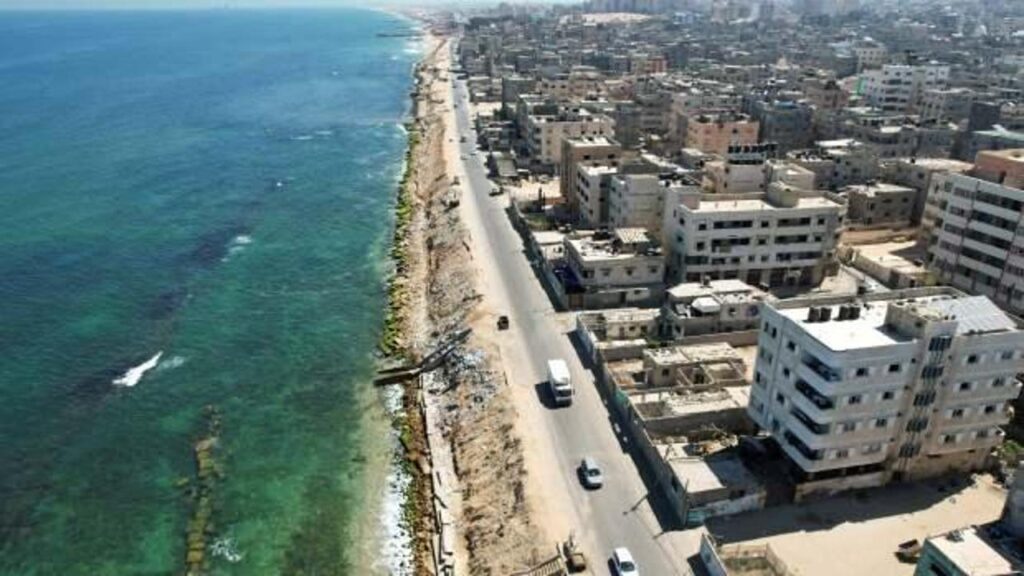 Gazze’deki Filistinliler hayatta kalmak için deniz suyunu kullanıyor