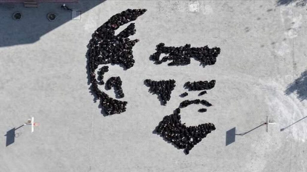 Iğdır’da 400 öğrenci “Atatürk silüeti” koreografisi oluşturdu