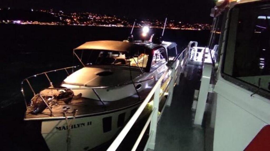İstanbul Boğazı’nda sürüklenen tekne kurtarıldı