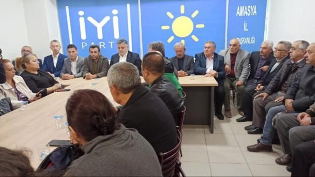 İYİ Parti’de Amasya teşkilatından 300 kişi istifa etti