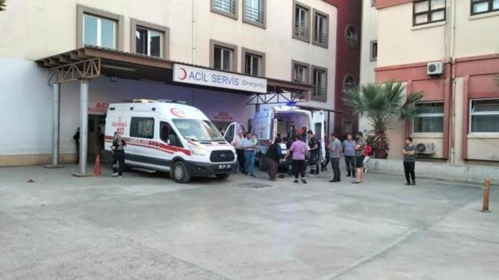 Kontrolden çıkan otomobil 30 metrelik uçurumdan yuvarlandı: 2 yaralı