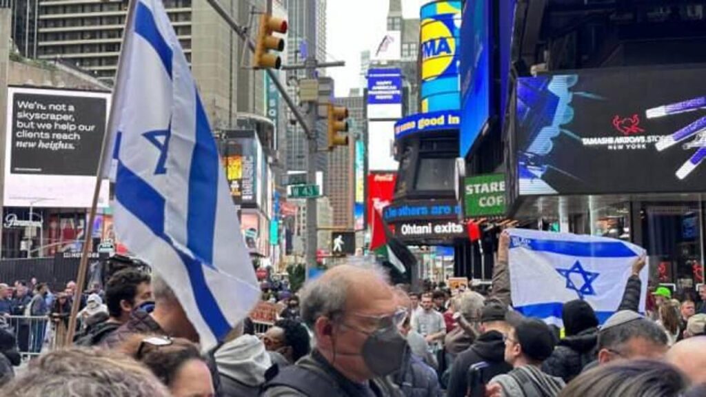 New York’ta Filistin ve İsrail destekçileri karşı karşıya geldi