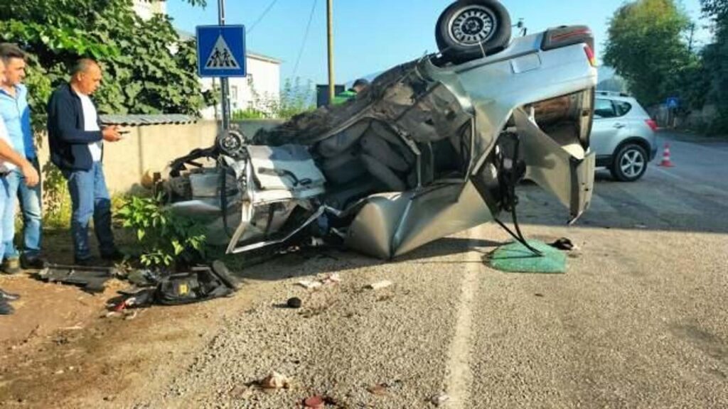 Osmaniye’de feci kaza: İki otomobil kafa kafaya çarpıştı, yaralılar var!