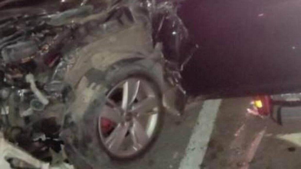 Otomobil ile kamyonet çarpıştı: 3 ölü, 1 yaralı