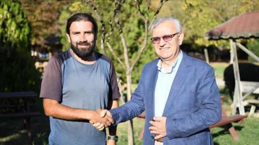 Paris’ten İstanbul’a yürüyen Murat Etemoğlu, Türkiye’ye ulaştı