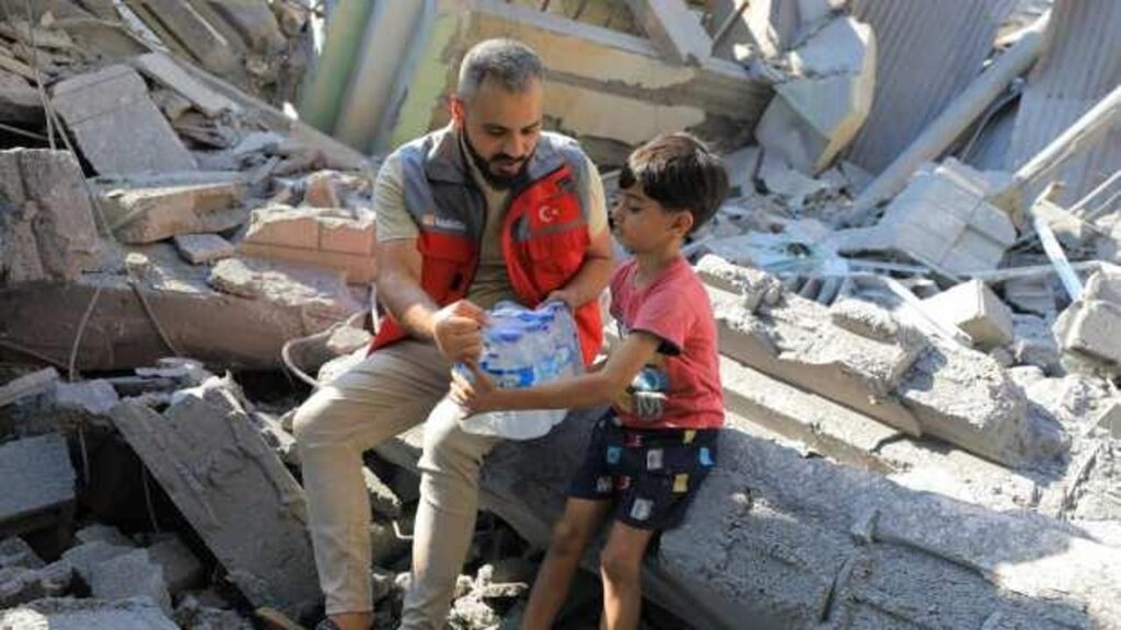 Sadakataşı Gazze’ye acil yardım ulaştırdı