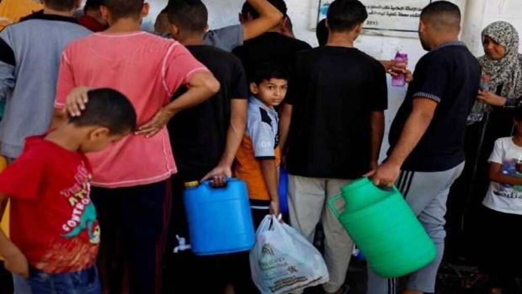 Şifa Hastanesine sığınan binlerce Filistinli, içecek su bile bulamıyor