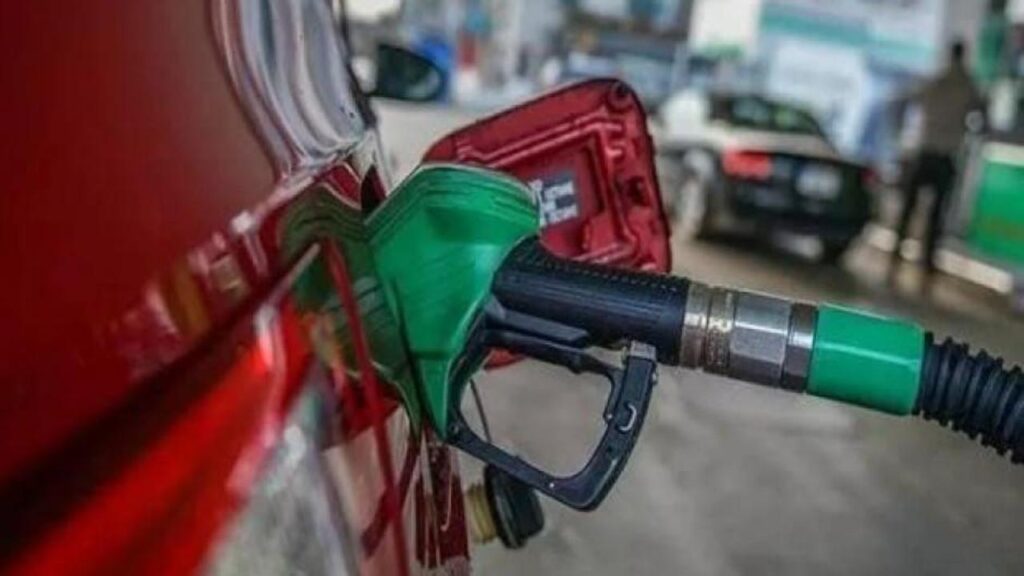 Son dakika: Benzine bu gece zam gelecek