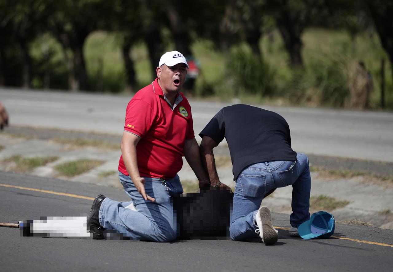 Yolu kapatan aktivistleri vurdu: 2 ölü