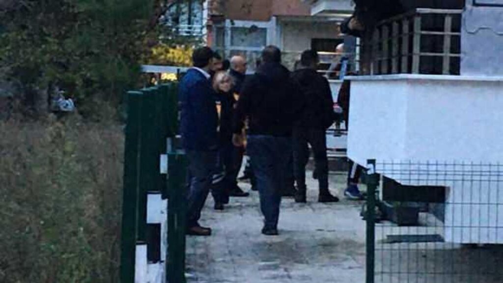 Babasını önce dövdü, sonra rehin aldı
