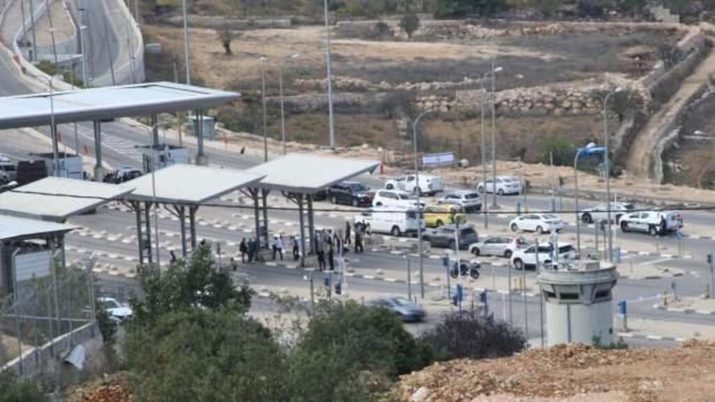Batı Kudüs’teki İsrail kontrol noktasına silahlı saldırıda 5 kişi yaralandı