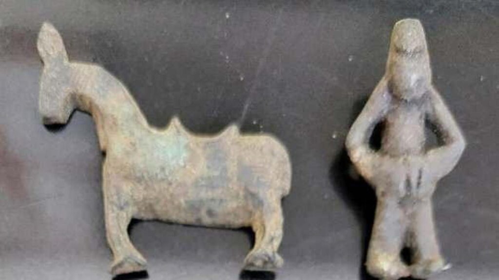 Bayburt’ta kaçak kazılarda 91 parça tarihi eser ele geçirildi