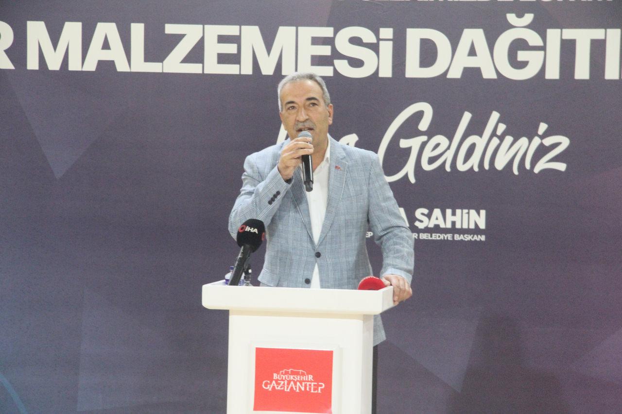 Gaziantep’te 3 bin 500 başarılı öğrenciye spor seti dağıtıldı