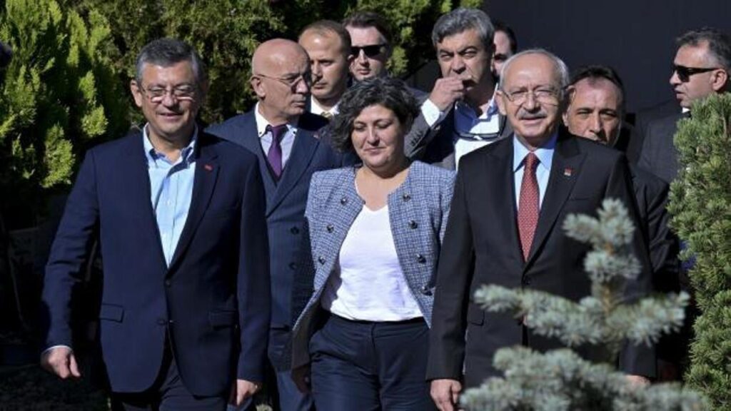 CHP Genel Başkanı Özel, Kılıçdaroğlu’nu evinde ziyaret etti