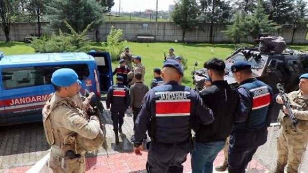 Diyarbakır’daki ‘Mercek Operasyonu’nda 132 tutuklama