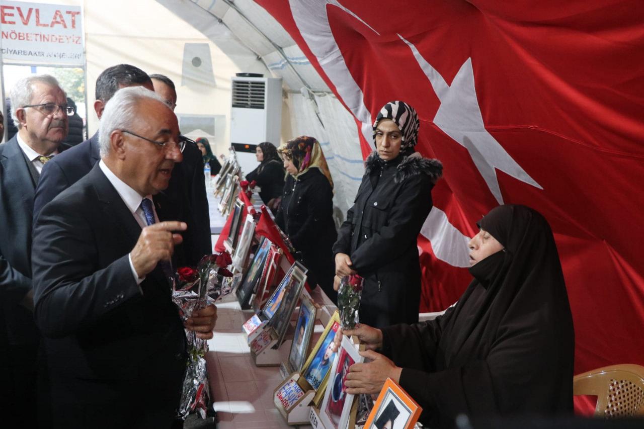 DSP Genel Başkanı Önder Aksakal'dan Diyarbakır annelerine destek ziyareti