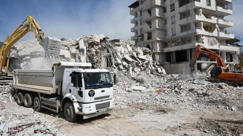 Gaziantep’te ağır hasarlı binaların yüzde 55’i yıkıldı