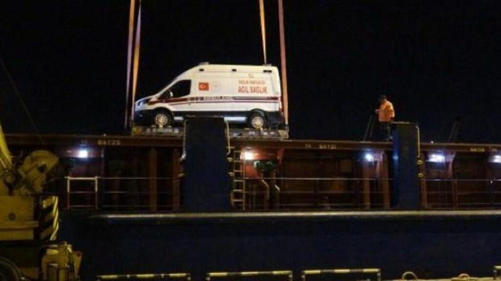 Gazze’ye yardım için hazırlanan sağlık gemisi yola çıktı