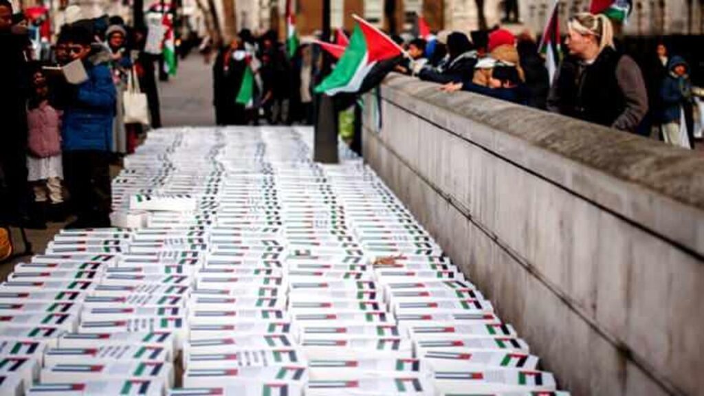 İngiltere’de, Kraliyeti şoke eden İsrail hamlesi! 450’den fazla çocuk tabutu…