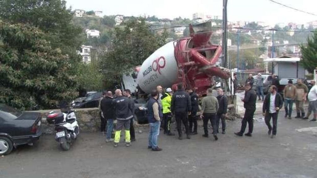 İstanbul’da beton mikseri 7 aracı ezdi