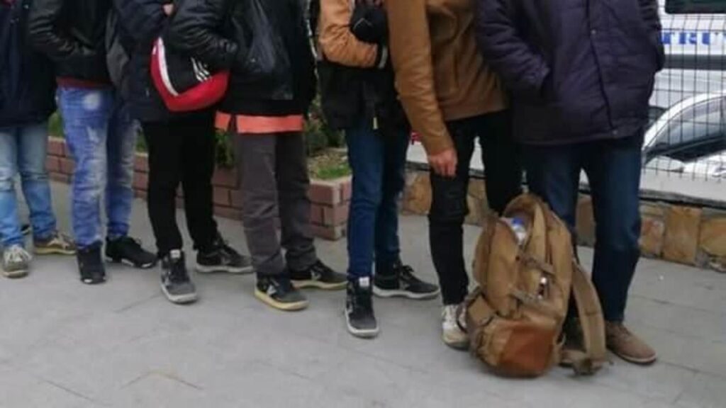 Kırklareli’nde 17 düzensiz göçmen yakalandı