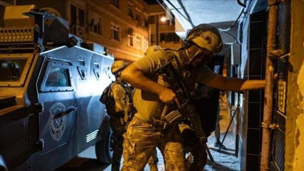 Kırmızı bültenle aranan 2 DEAŞ şüphelisi Kırşehir’de yakalandı