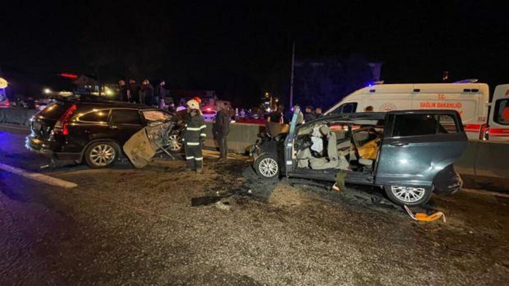 Kocaeli’de otomobil ile cip çarpıştı: 2 ölü, 7 yaralı