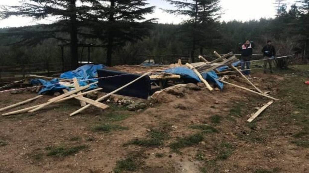 Konya’da baraka yıkıldı: 1 ölü 3 yaralı