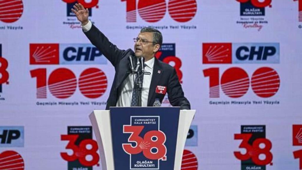 Özgür Özel kurultaydaki konuşmasına Demirtaş’a selam vererek başladı
