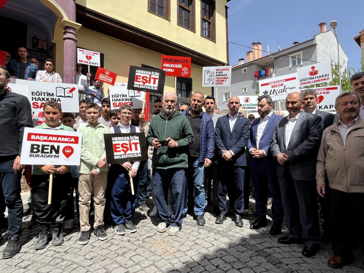 Uşak Belediyesi ÖNDER'e tahsis edilen binayı işgal etti