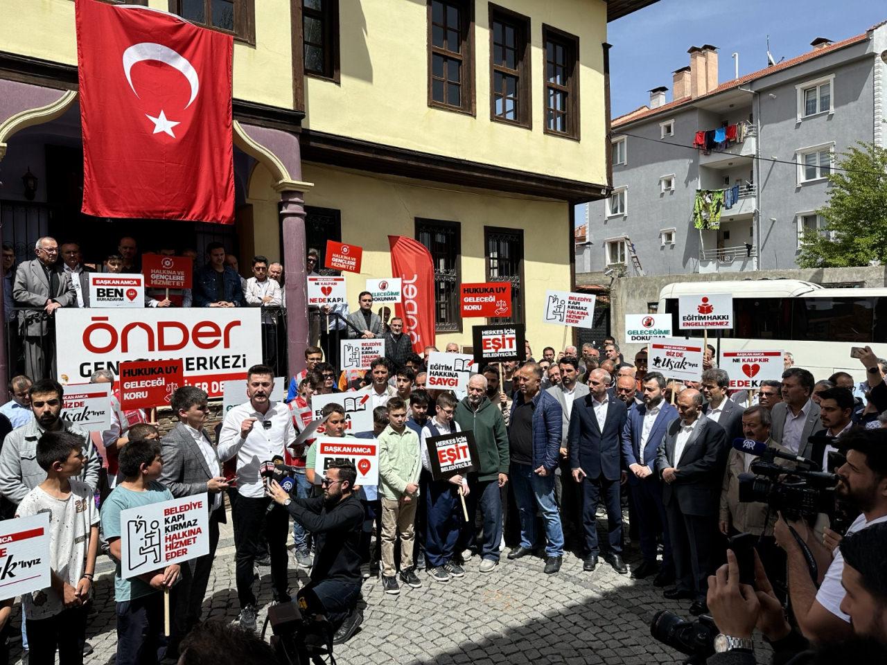 Uşak Belediyesi ÖNDER'e tahsis edilen binayı işgal etti