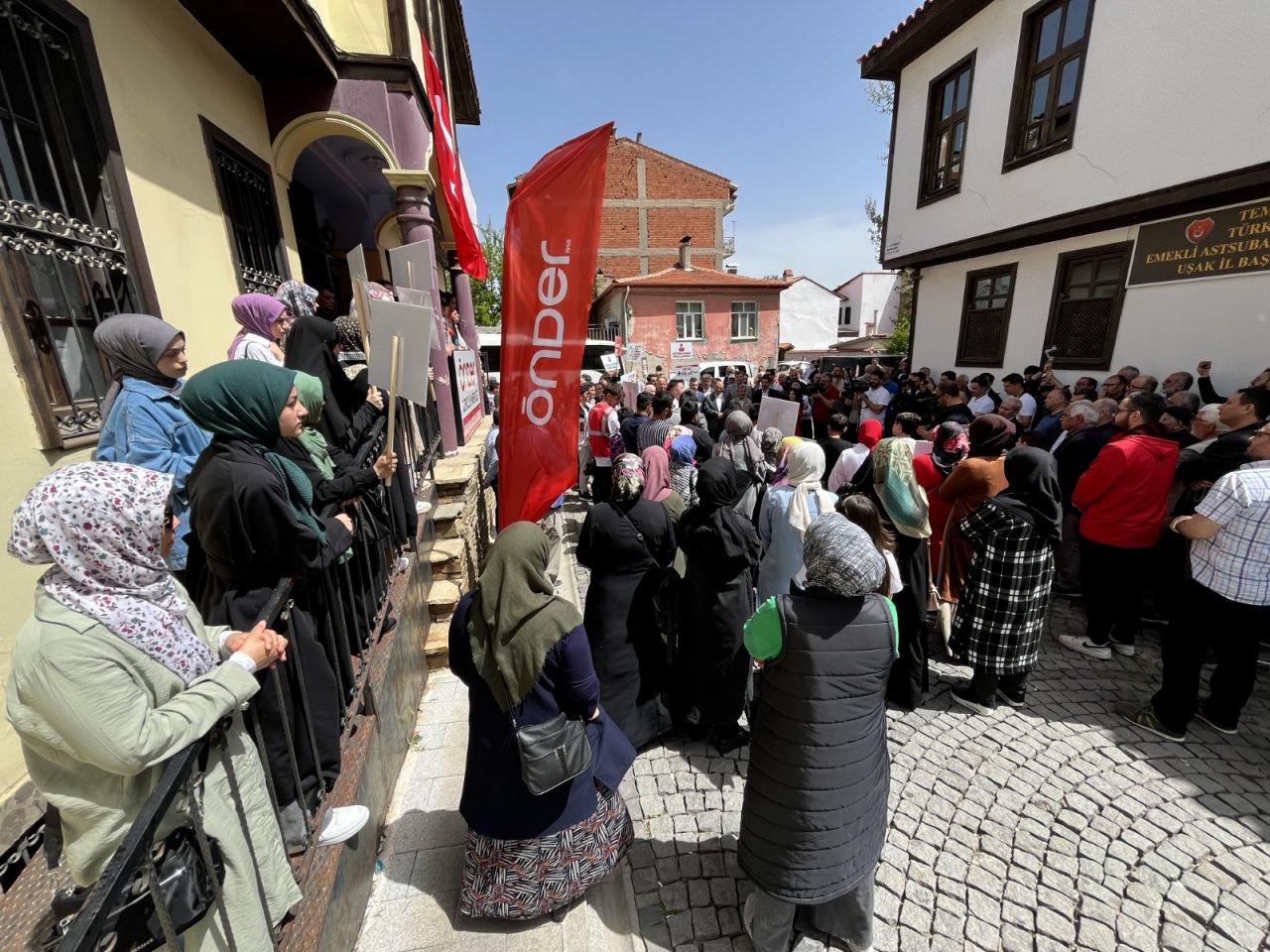 Uşak Belediyesi ÖNDER'e tahsis edilen binayı işgal etti