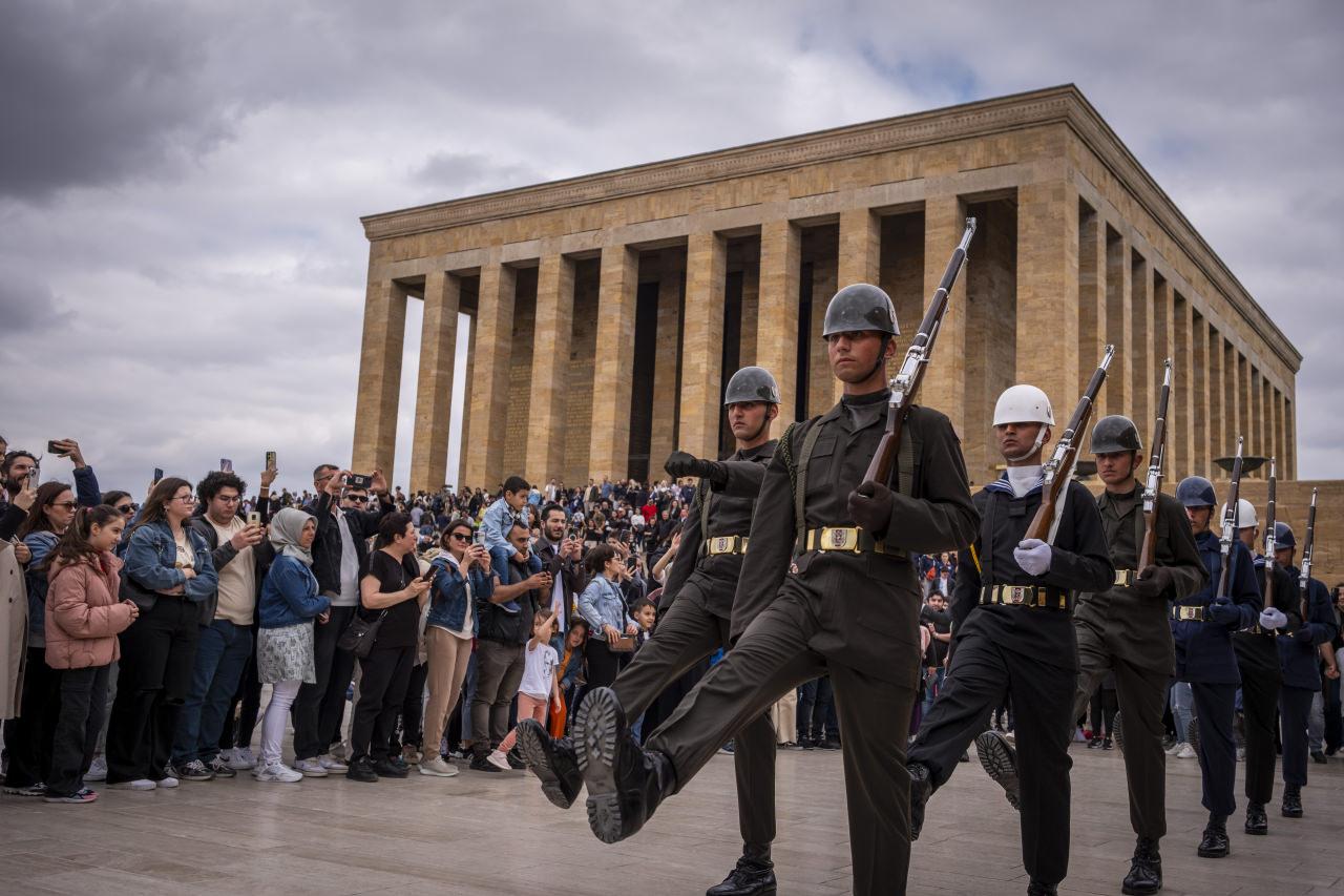 Anıtkabir'de bayram tatilinde ziyaretçi yoğunluğu